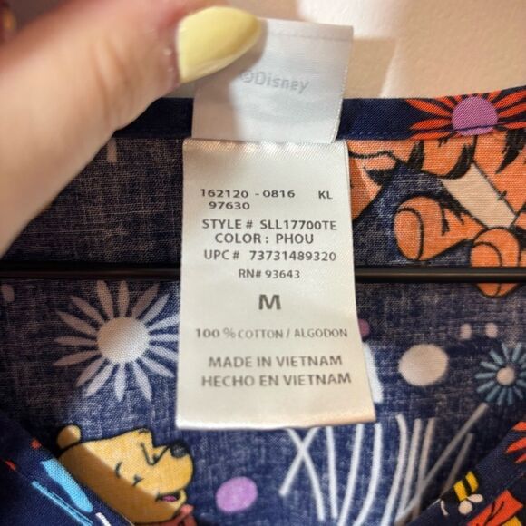 Disney, Winnie the Pooh, spring scrub top medium - Picture 10 of 12